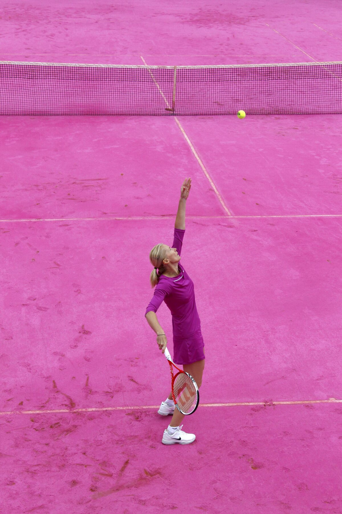 GALERIE FOTO » Ultima inovaţie în materie de zgură. Tradiţionaliştii de la Roland Garros au abandonat cărămiziul :D