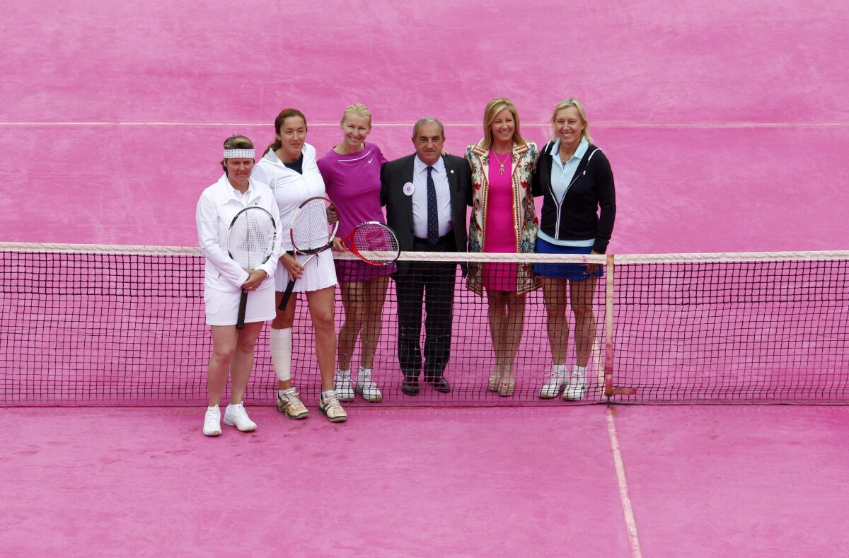 GALERIE FOTO » Ultima inovaţie în materie de zgură. Tradiţionaliştii de la Roland Garros au abandonat cărămiziul :D
