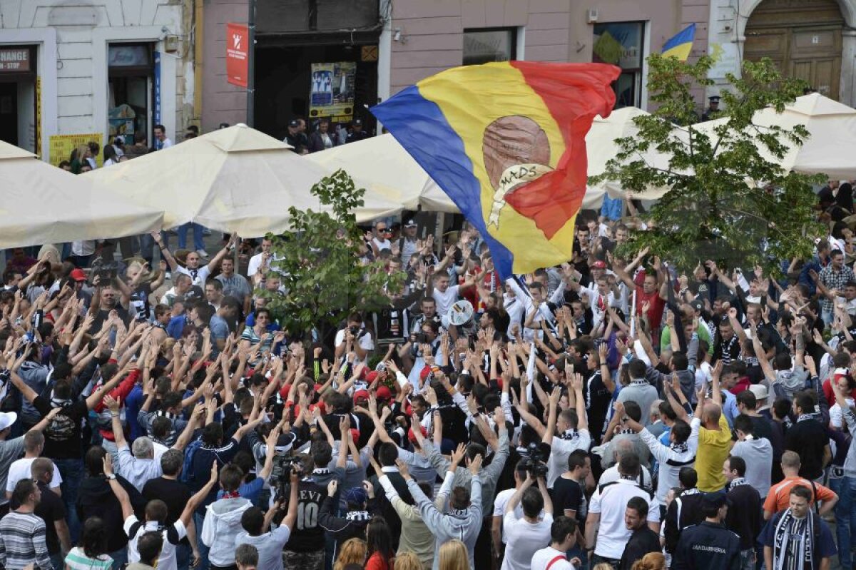 FOTO Fanii Universităţii Cluj au ieşit în stradă pentru a cere sprijin pentru echipă!