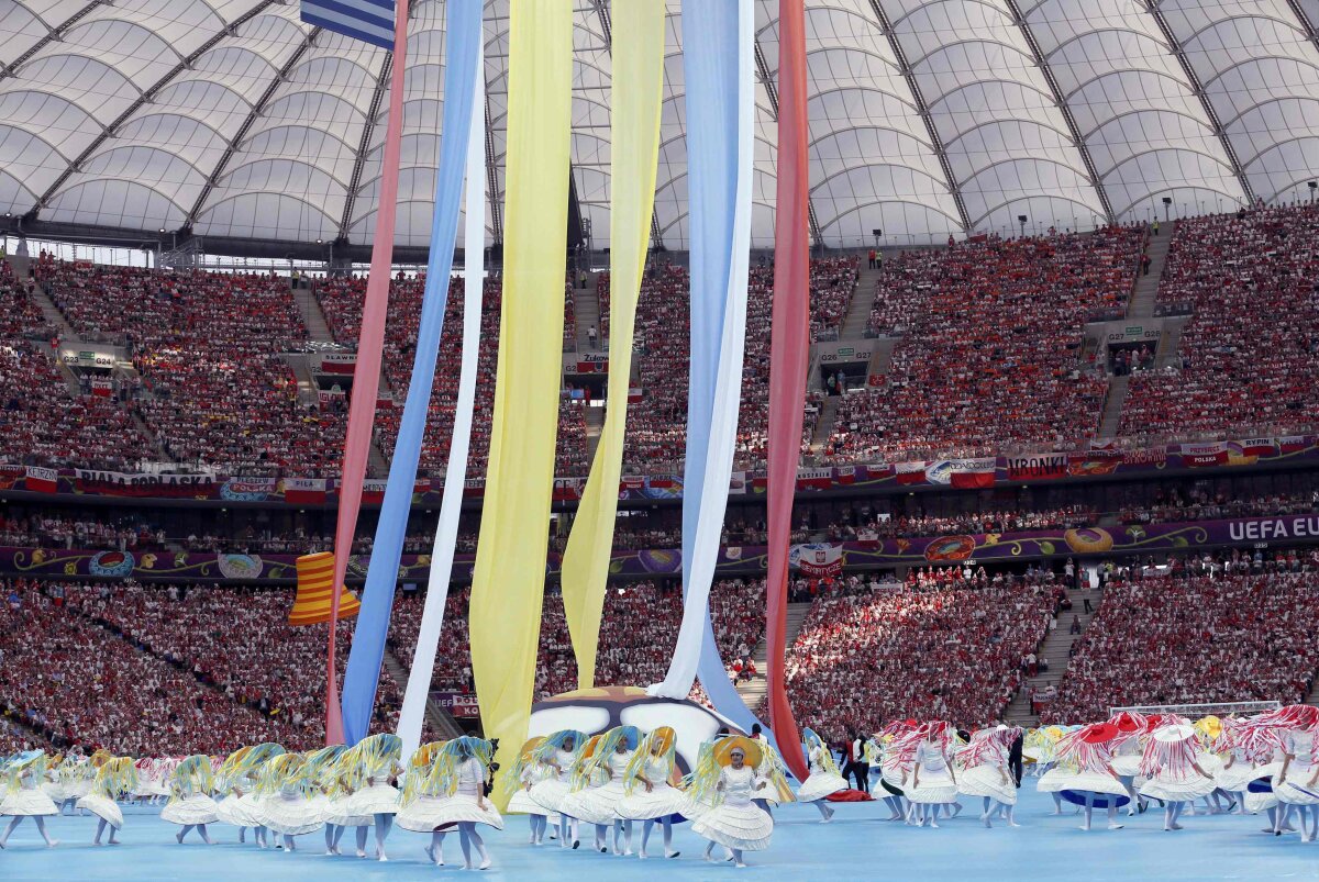 FOTO Acorduri de pian şi ritmuri techno la festivitatea de deschidere a Euro 2012