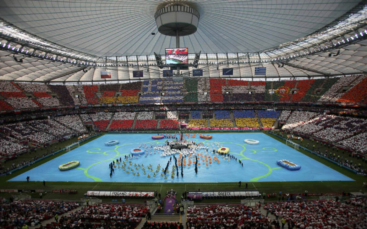 Mozaic uluitor » Polonezii au reprodus steagurile tuturor ţărilor de la Euro cu 50.000 de plăcuţe colorate