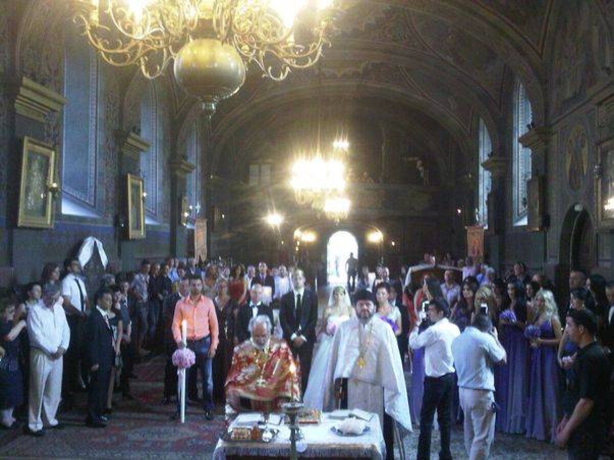 FOTO "Rebelul" Gabi Tamaş s-a însurat! Adrian Mutu va fi azi alături de colegul său de la naţională