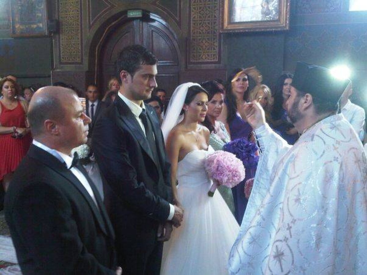 FOTO "Rebelul" Gabi Tamaş s-a însurat! Adrian Mutu va fi azi alături de colegul său de la naţională