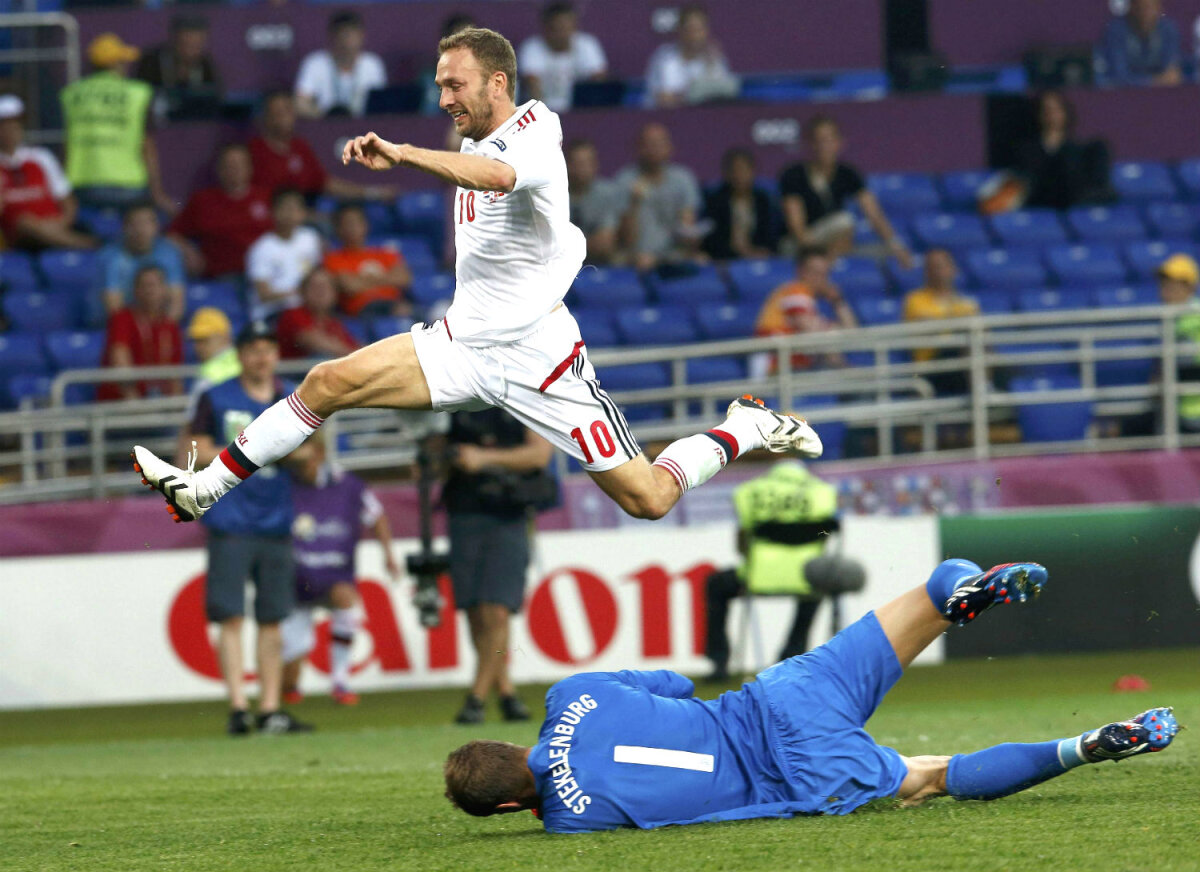 VIDEO Haos portocaliu » Prima surpriză de la Euro: Olanda - Danemarca 0-1