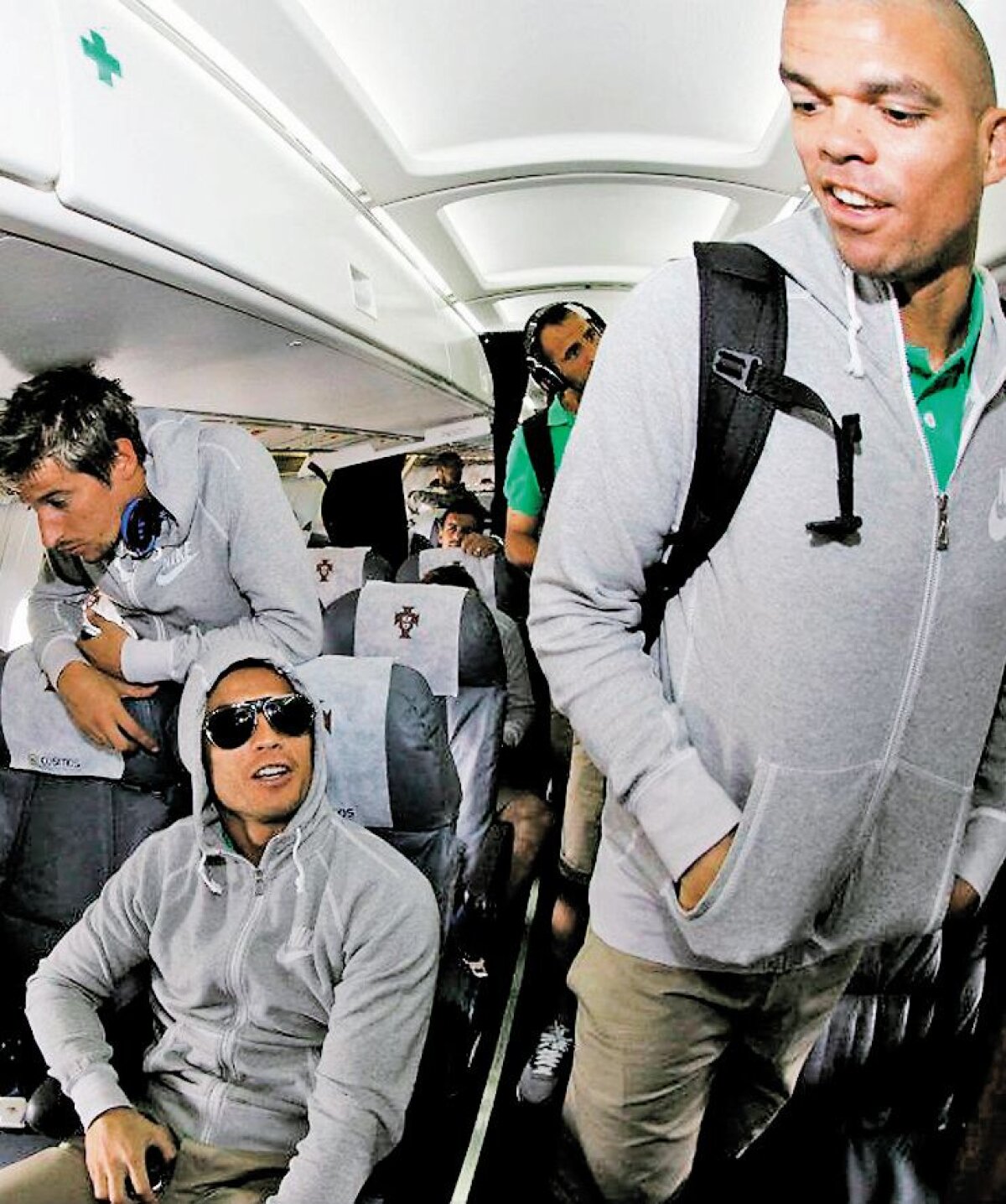 Ronaldo ca Băsescu » Portughezii au zburat cu un avion al companiei româneşti Romavia