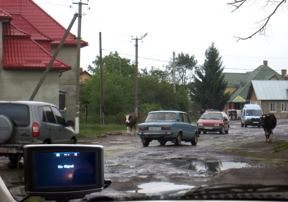 Pierduţi în Ucraina » Aventuri cu Ovidiu Ioaniţoaia şi Daniel Nanu prin locul în care pînă şi GPS-ul se rătăceşte