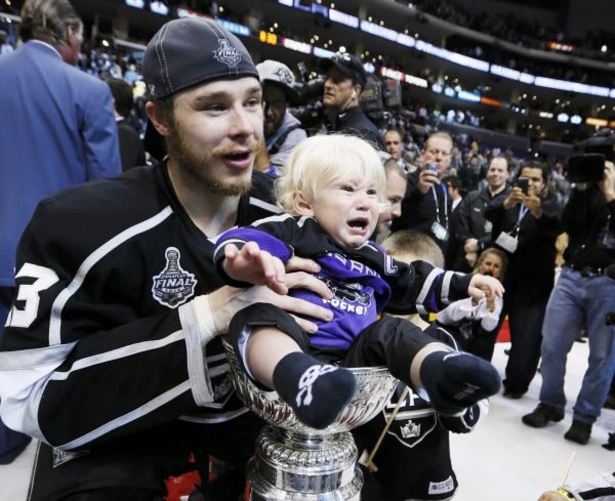 VIDEO + FOTO » Los Angeles Kings a cîştigat pentru prima dată în istorie Cupa Stanley