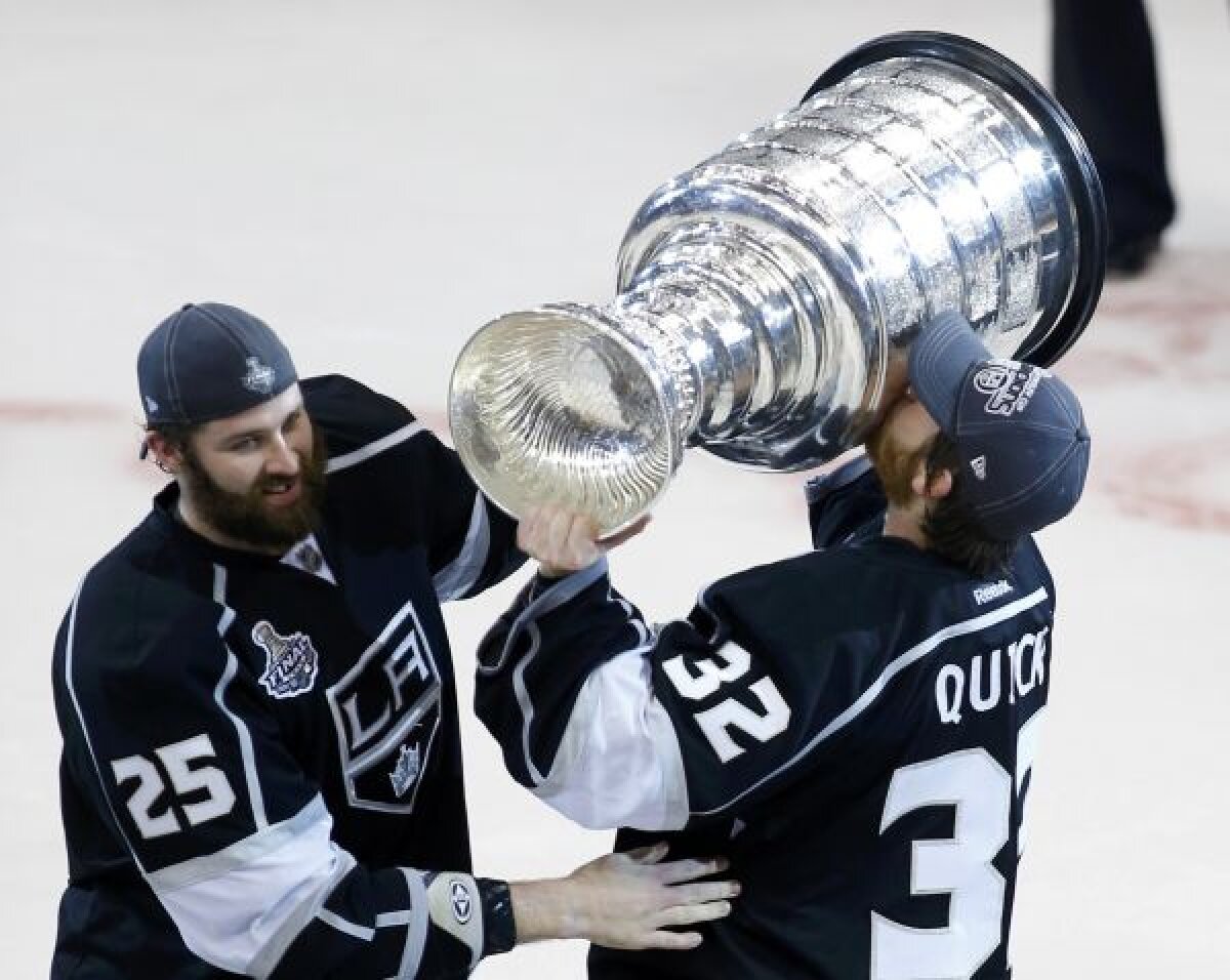 VIDEO + FOTO » Los Angeles Kings a cîştigat pentru prima dată în istorie Cupa Stanley