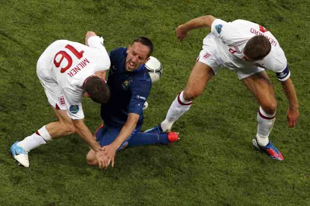 În aşteptarea ploii şi a fotbalului » Fără zecile de mii de fani de la alte turnee finale, Euro 2012 suferă