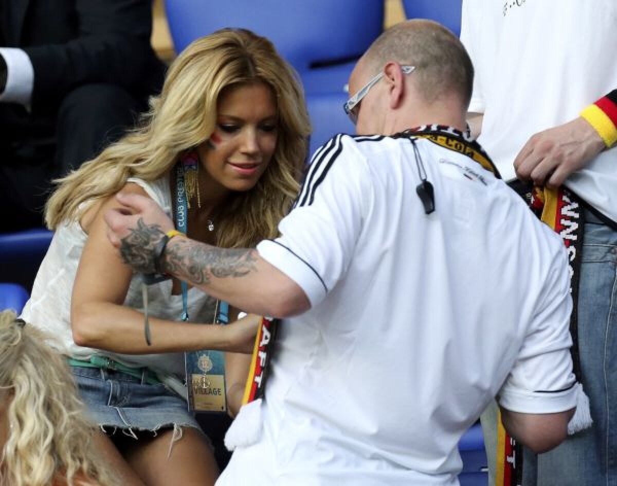 FOTO Fotbal nebun, femei frumoase, ce-ţi mai poţi dori de la Euro 2012? :D