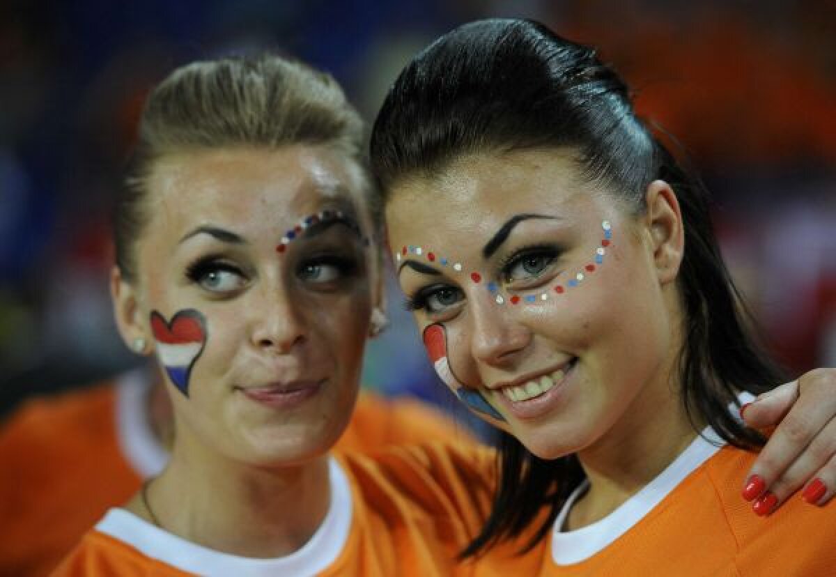 FOTO Fotbal nebun, femei frumoase, ce-ţi mai poţi dori de la Euro 2012? :D