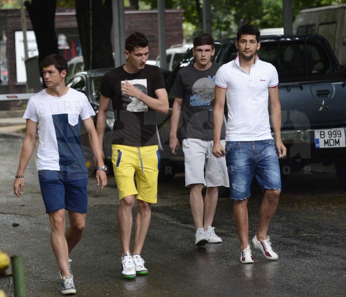 FOTO Steliştii au efectuat astăzi vizita medicală » Vezi care au fost cei 9 absenţi de la INMS