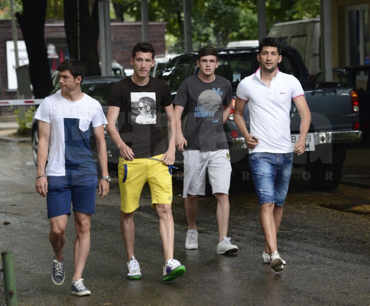 FOTO Steliştii au efectuat astăzi vizita medicală » Vezi care au fost cei 9 absenţi de la INMS