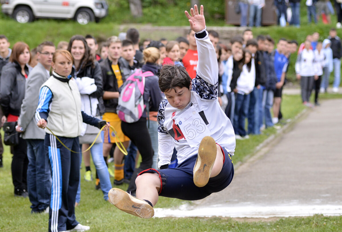 FOTO Olimpiada Carpaţilor » La Sinaia, peste 450 tineri campioni au reprodus, la o scară mai mică, JO de la Londra