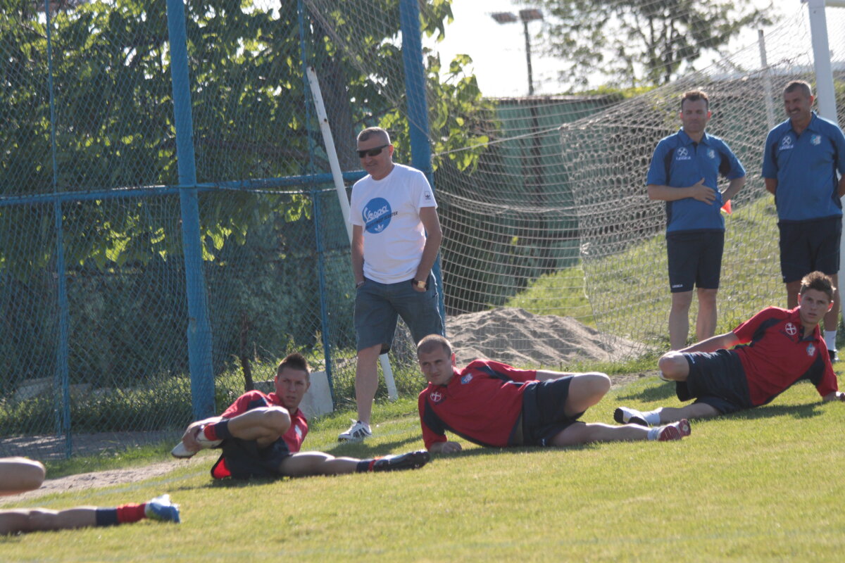 FOTO Grigoraş a sunat adunarea: Răduţ a ratat primul antrenament