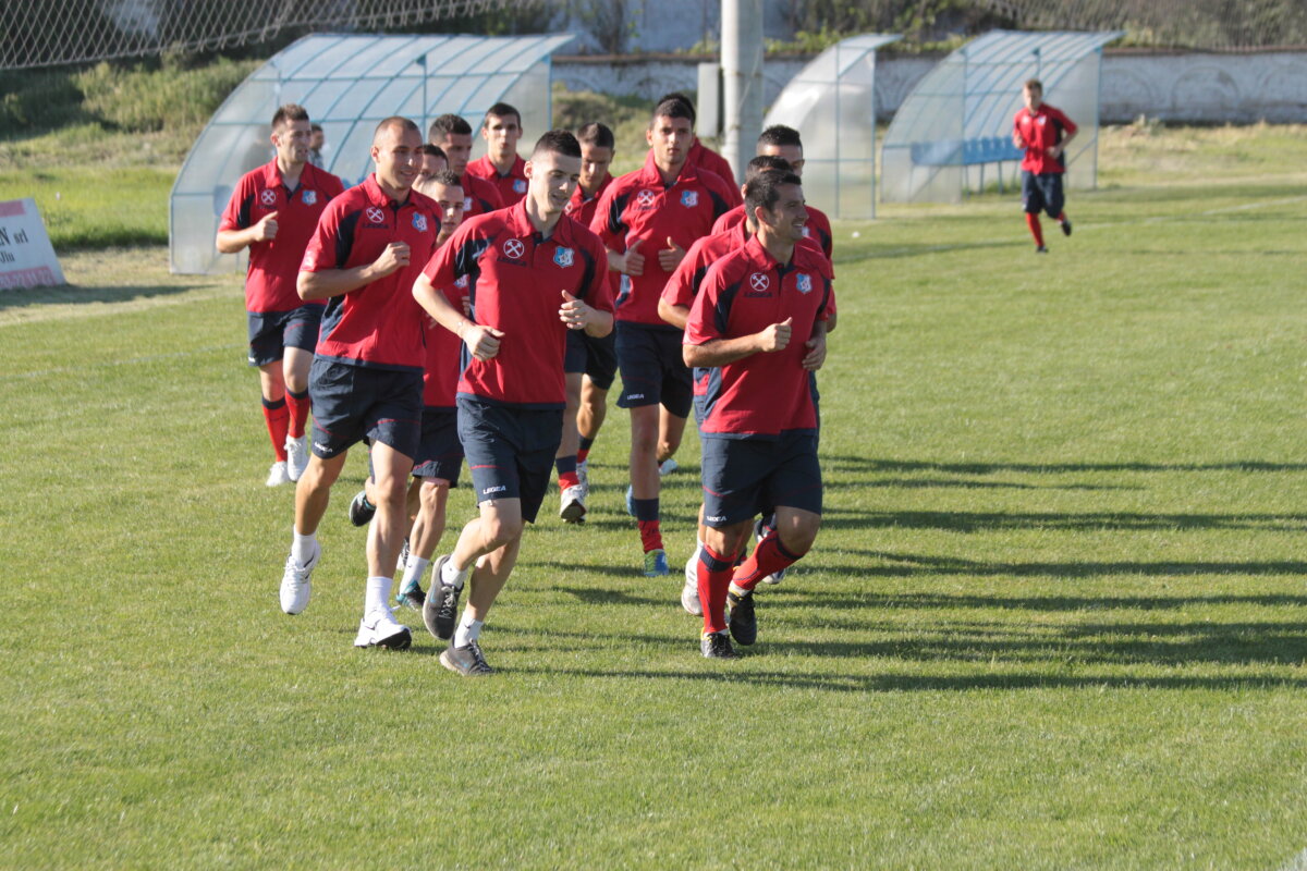 FOTO Grigoraş a sunat adunarea: Răduţ a ratat primul antrenament