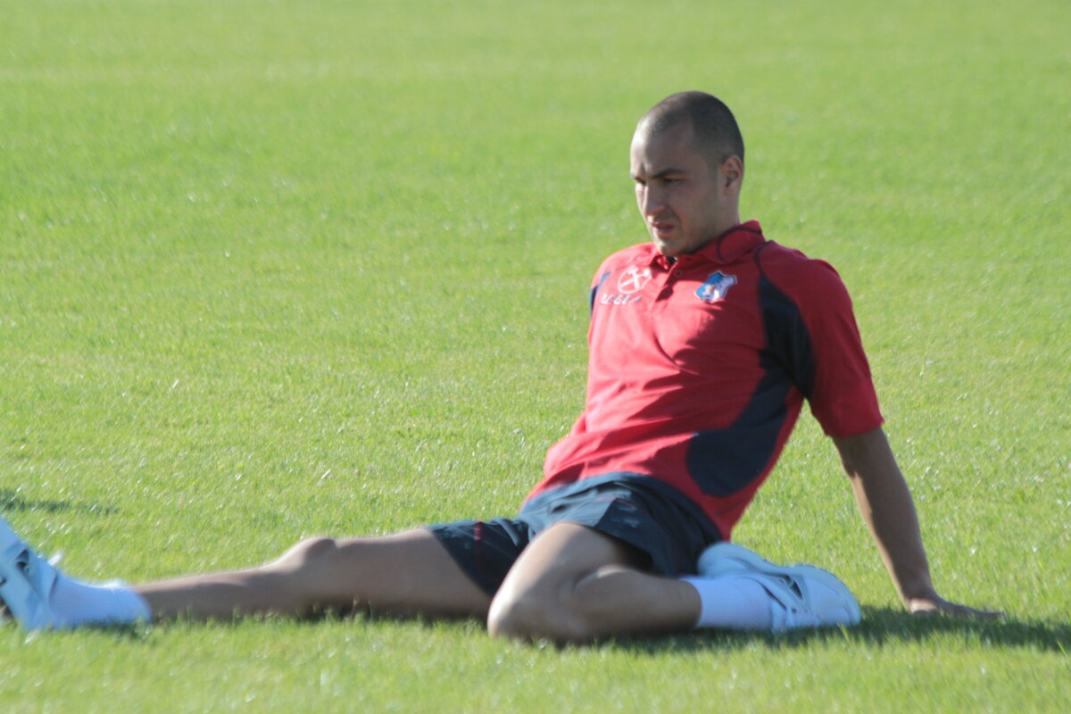 FOTO Grigoraş a sunat adunarea: Răduţ a ratat primul antrenament