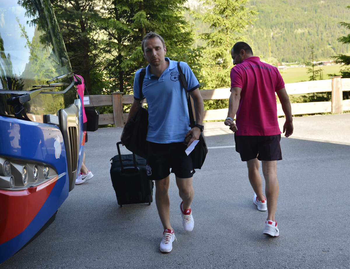 FOTO Steaua a ajuns în cantonamentul din Austria. Vezi primele imagini de la sosire