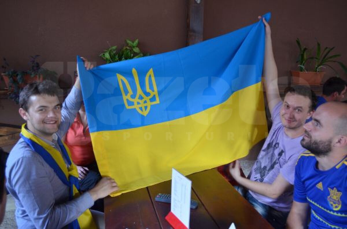 FOTO Gazde în deplasare » Cum au urmărit fanii Ucrainei meciul favoriţilor la 1.000 de kilometri de ţara-mamă
