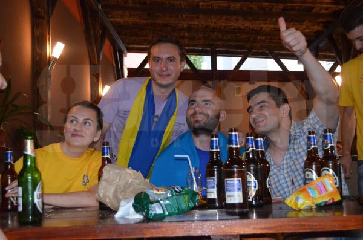 FOTO Gazde în deplasare » Cum au urmărit fanii Ucrainei meciul favoriţilor la 1.000 de kilometri de ţara-mamă
