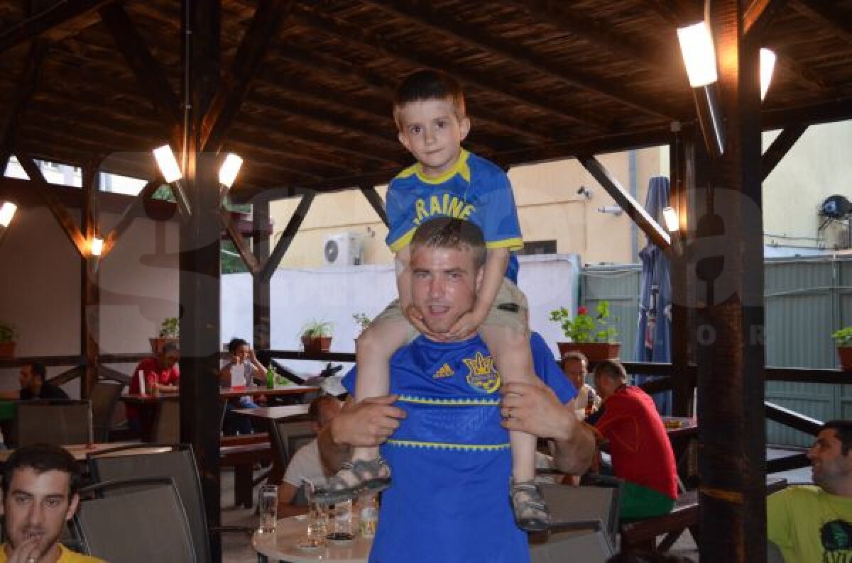 FOTO Gazde în deplasare » Cum au urmărit fanii Ucrainei meciul favoriţilor la 1.000 de kilometri de ţara-mamă