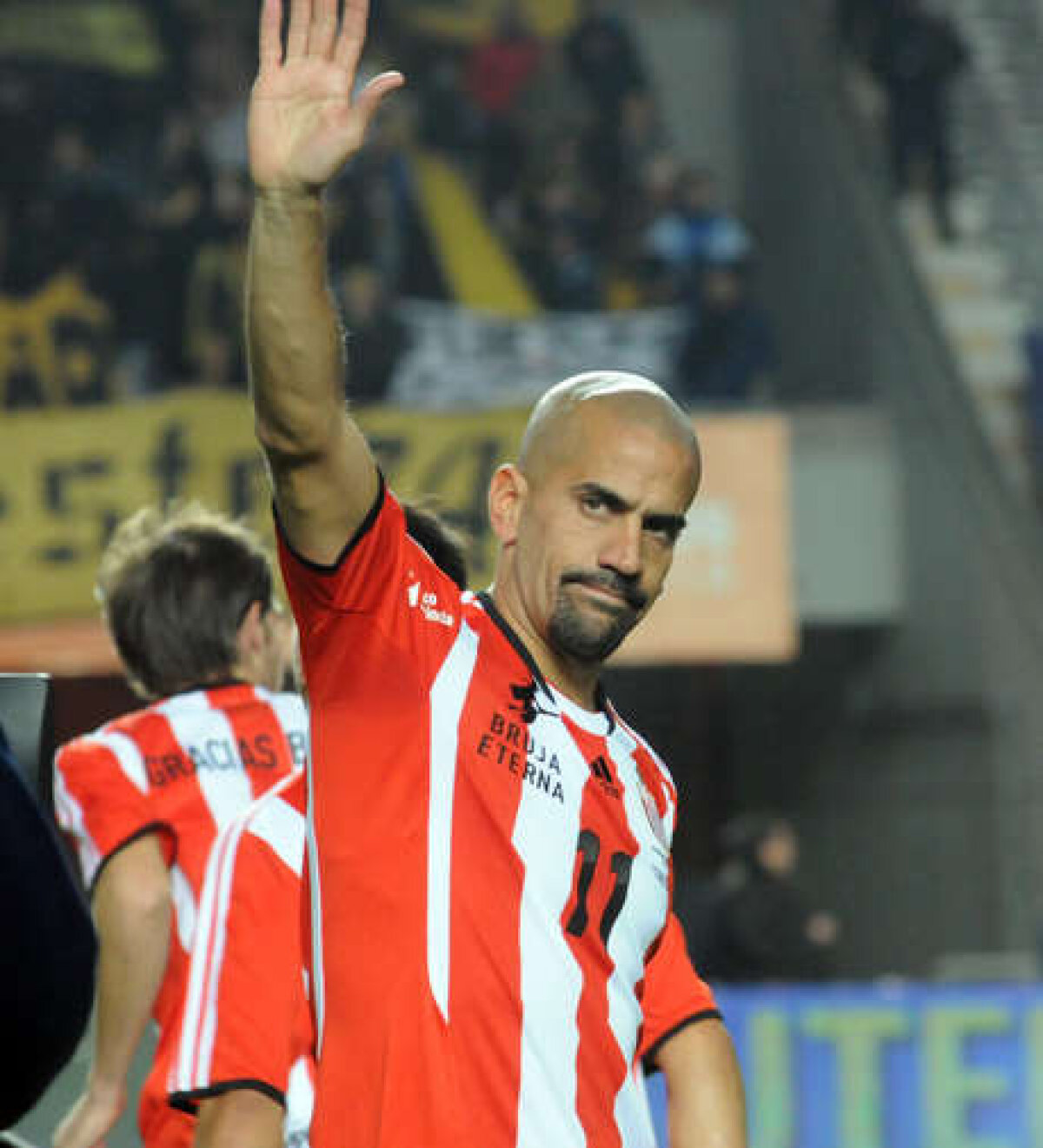 VIDEO Tricouri speciale pentru o legendă » Veron a fost sărbătorit la ultimul său meci pentru Estudiantes