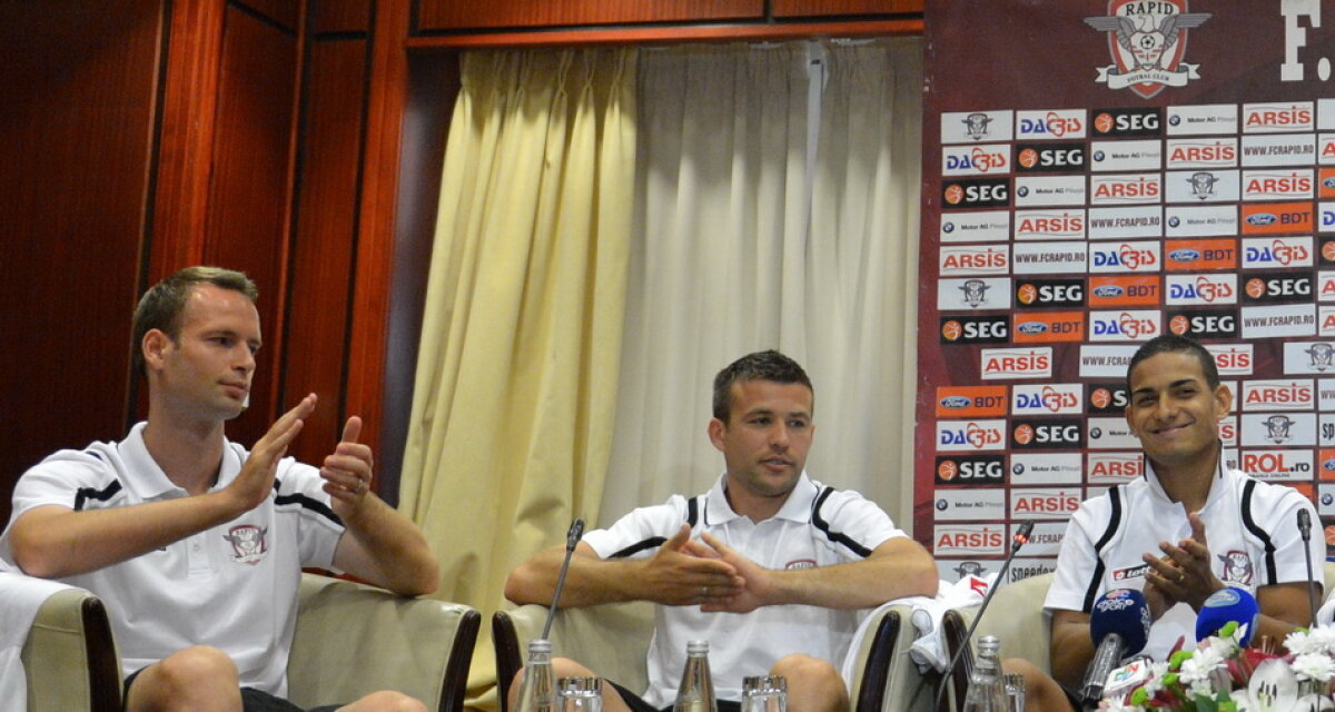 FOTO&VIDEO Rapidiştii şi-au prezentat achiziţiile » Sabău: "Mi-am pierdut vocea negociind cu domnul Copos"  :)