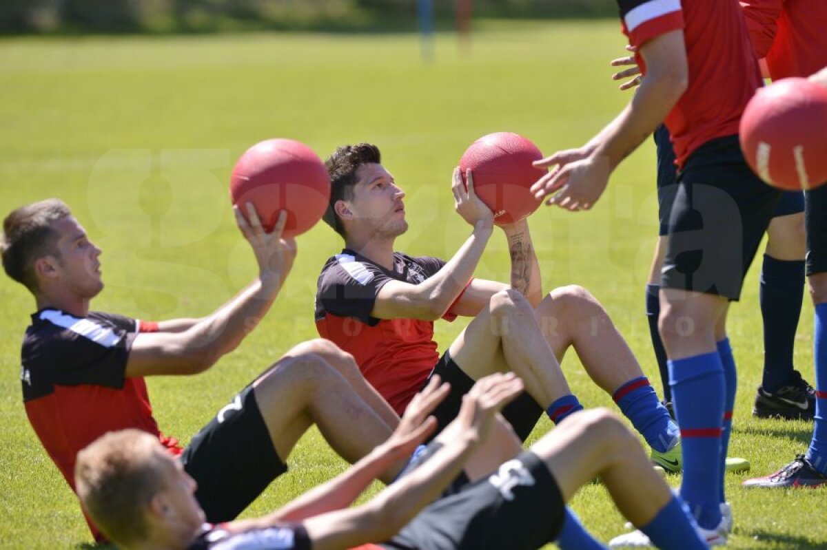 FOTO Baloane spre cer » Preparatorul german le dă mari bătăi de cap steliştilor