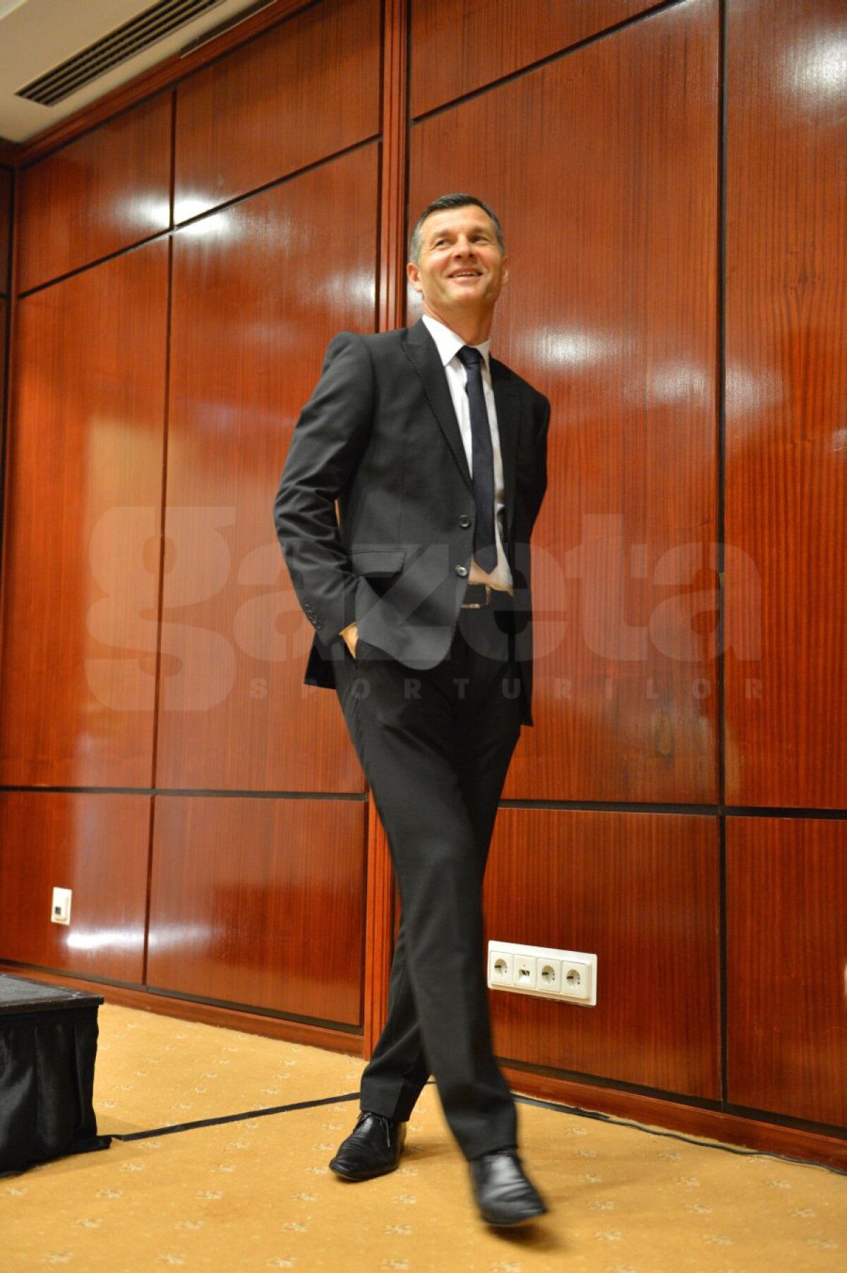 FOTO&VIDEO Rapidiştii şi-au prezentat achiziţiile » Sabău: "Mi-am pierdut vocea negociind cu domnul Copos"  :)