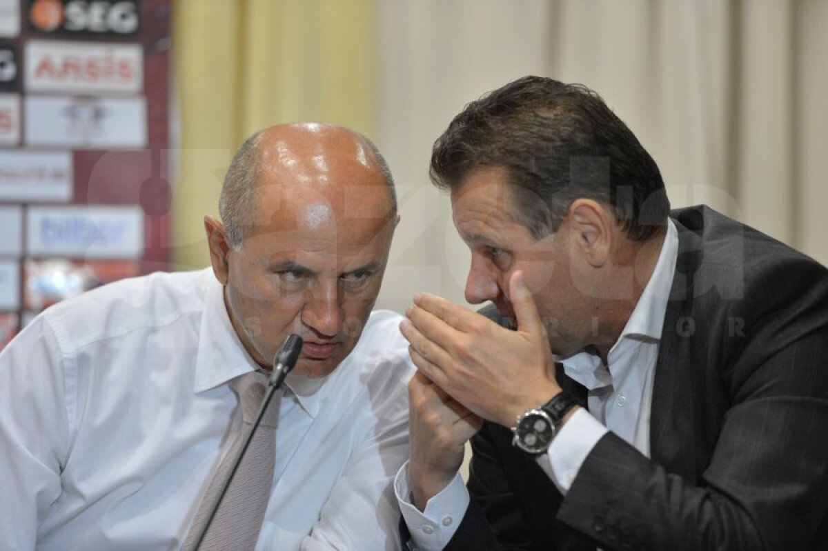 FOTO&VIDEO Rapidiştii şi-au prezentat achiziţiile » Sabău: "Mi-am pierdut vocea negociind cu domnul Copos"  :)