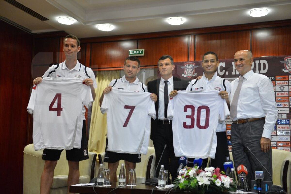 FOTO&VIDEO Rapidiştii şi-au prezentat achiziţiile » Sabău: "Mi-am pierdut vocea negociind cu domnul Copos"  :)