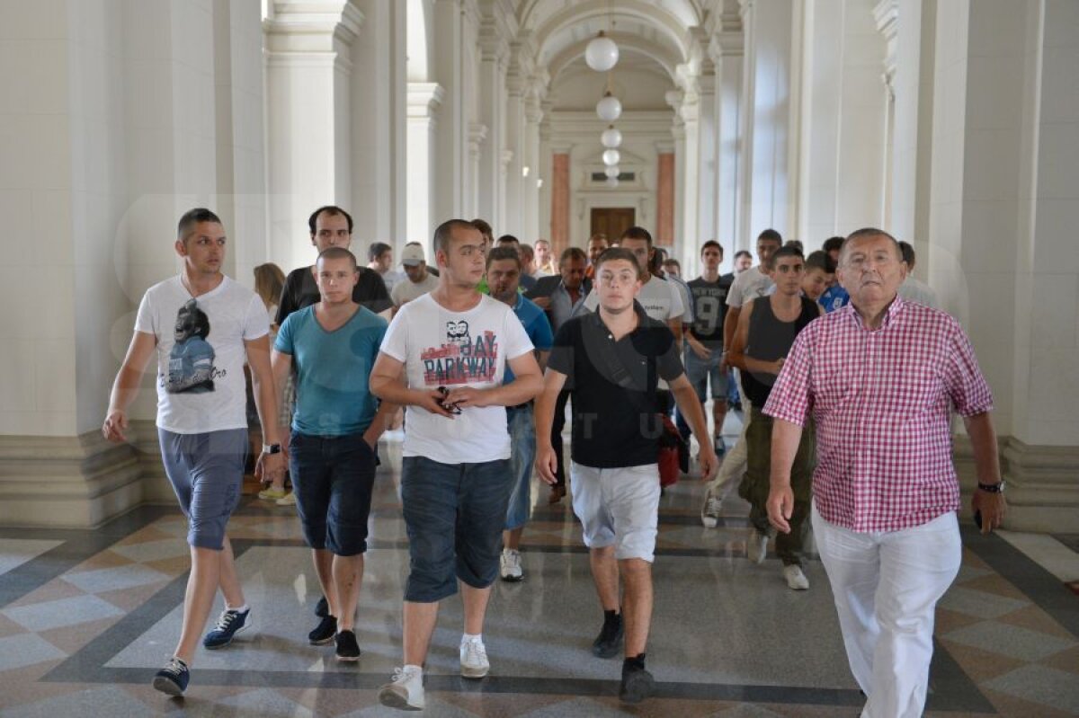 FOTO Pronunţarea în cazul dezafilierii Craiovei a fost amînată şi se va da peste 7 zile!