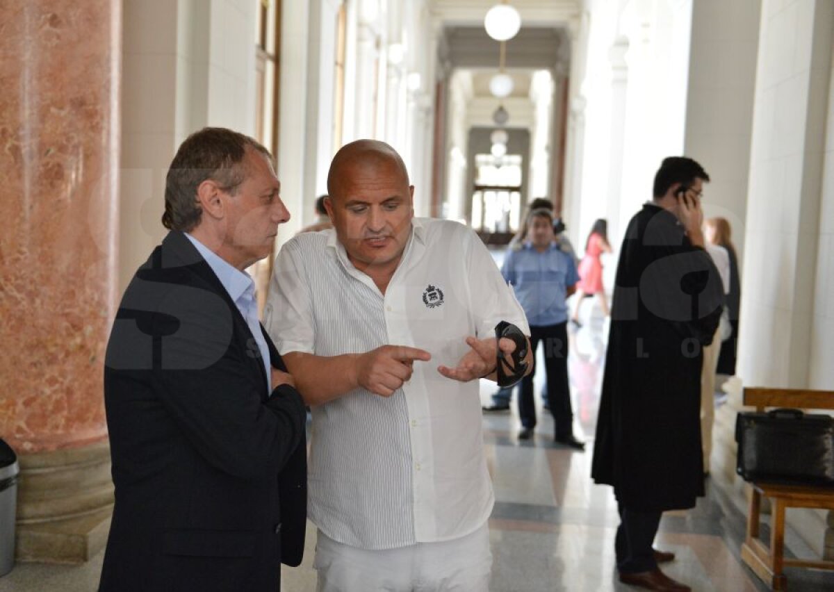 FOTO Pronunţarea în cazul dezafilierii Craiovei a fost amînată şi se va da peste 7 zile!