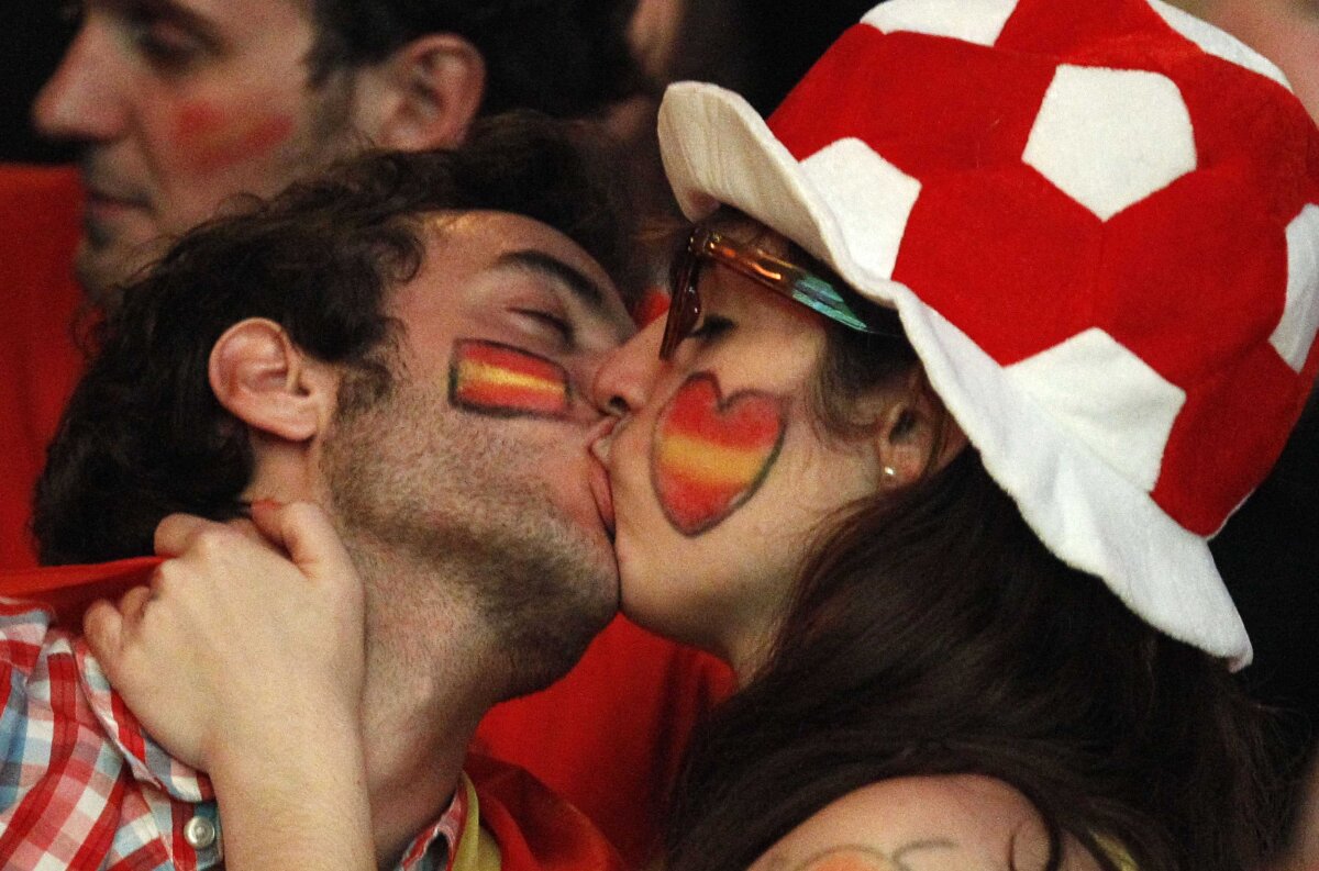 FOTO Imagini de senzaţie de la meciurile grupei C. Iată-le pe cele mai tari!