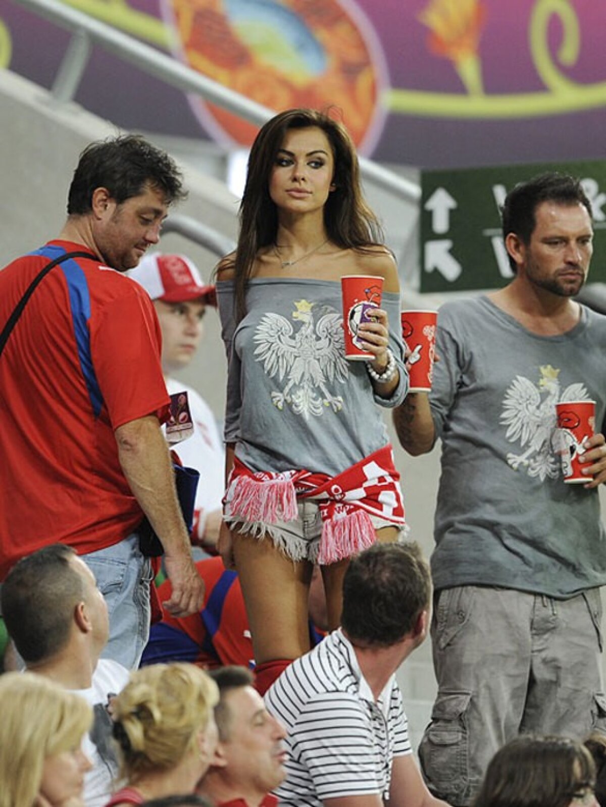 Galerie FOTO Cele mai frumoase fane de la Euro! » Pe care o preferi?