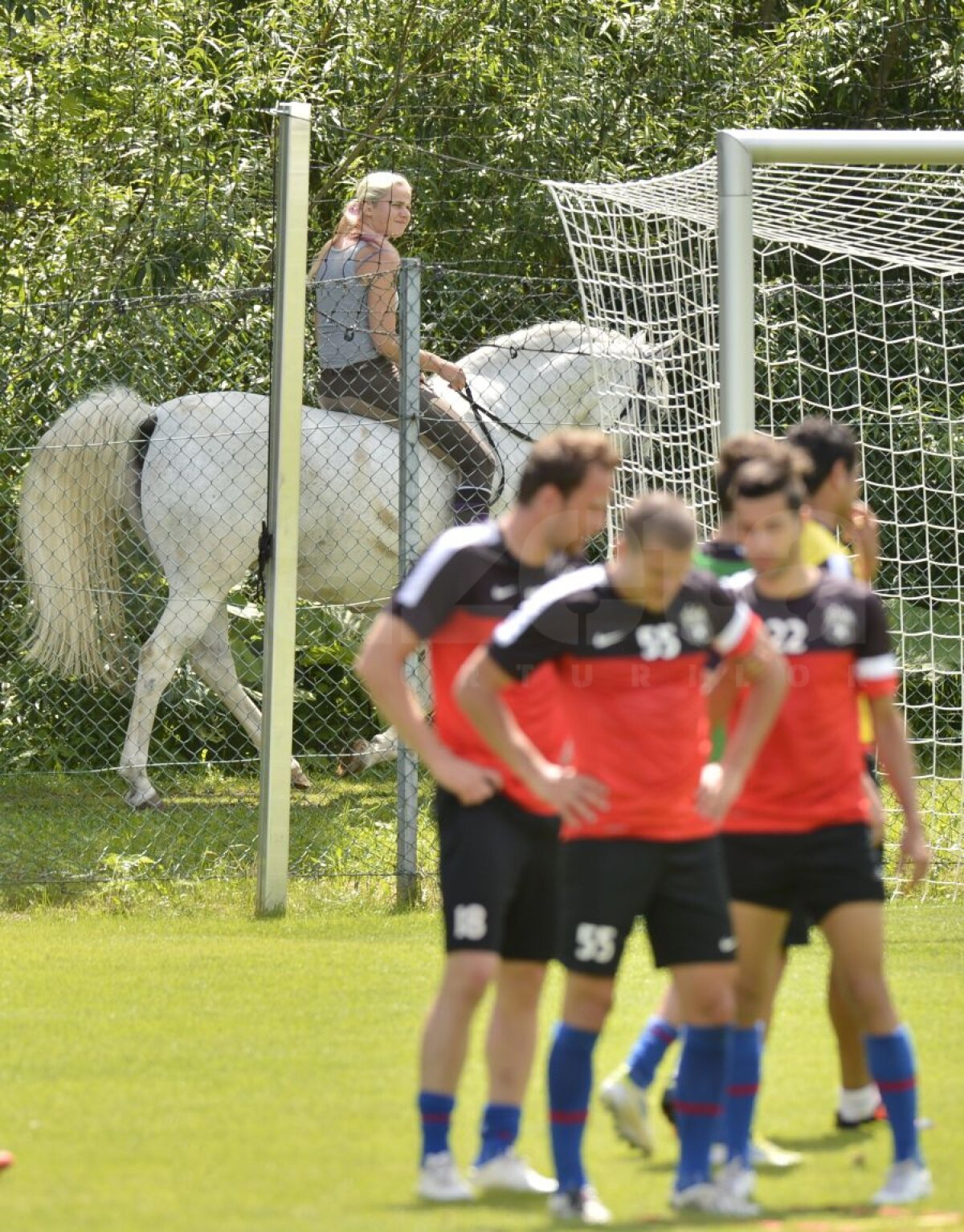 FOTO Dodele, stai pe vîrfuri! Metodele preparatorului german "i-au înghiţit" şi pe internaţionali