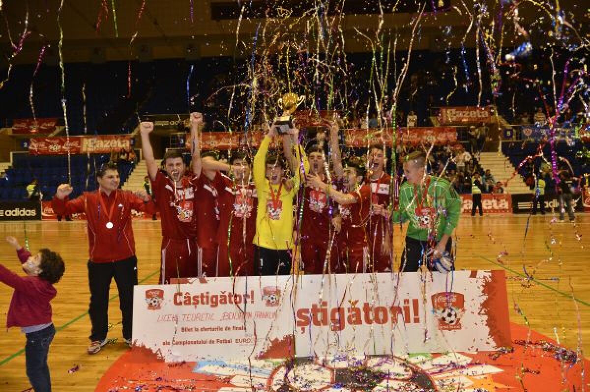 Cîştigătorii Cupei Coca-Cola îşi primesc astăzi premiul! » Campionii îi susţin pe campioni!