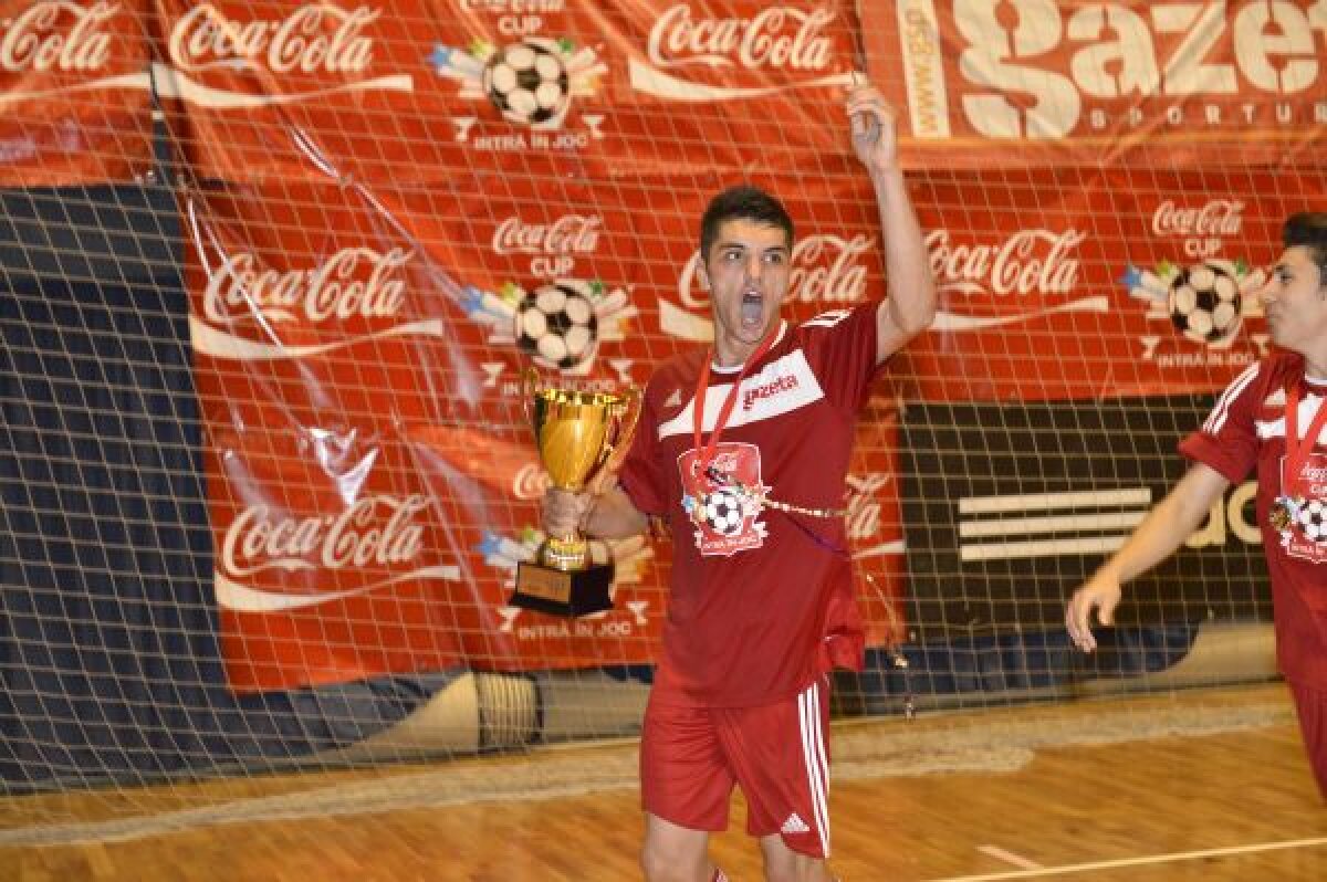 Cîştigătorii Cupei Coca-Cola îşi primesc astăzi premiul! » Campionii îi susţin pe campioni!