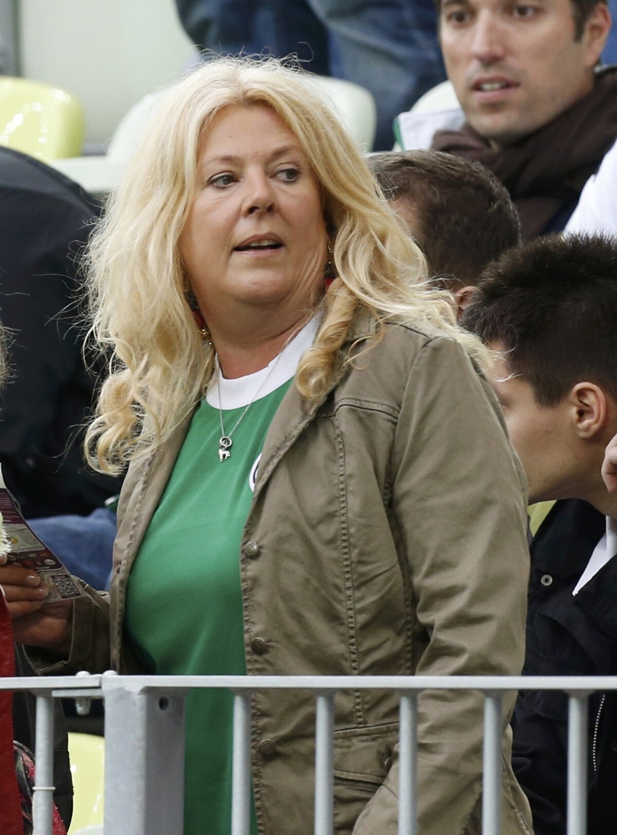 FOTO Iubitele şi soţiile nemţilor ştiu să atragă. Atenţia ;)