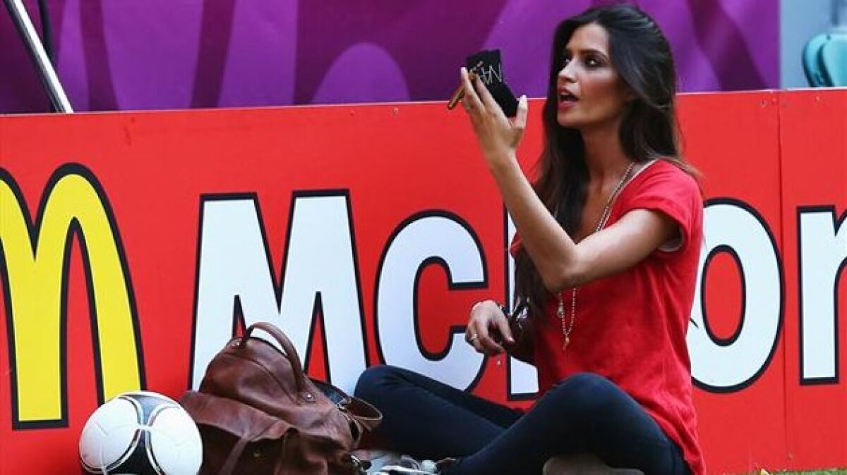 FOTO Sara Carbonero "se face frumoasă" înainte de Spania - Franţa