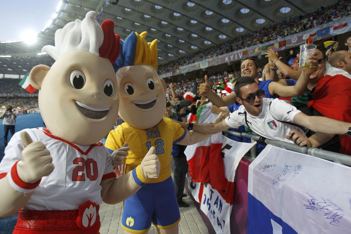 FOTO Show istoric, dar puţini fanatici » 20.000 de scaune goale la Anglia-Italia!