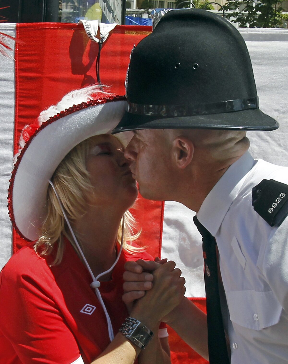 FOTO Show istoric, dar puţini fanatici » 20.000 de scaune goale la Anglia-Italia!