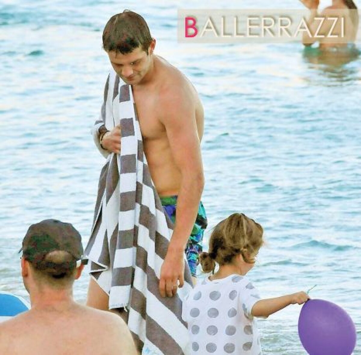 FOTO Evadare în Grecia » Vacanţă de vis pentru Chivu şi familia sa