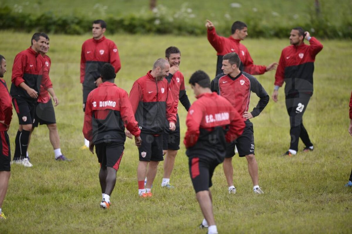 FOTO Sus, spre titlu » Dinamoviştii au servit serii de pante la antrenamentul de azi