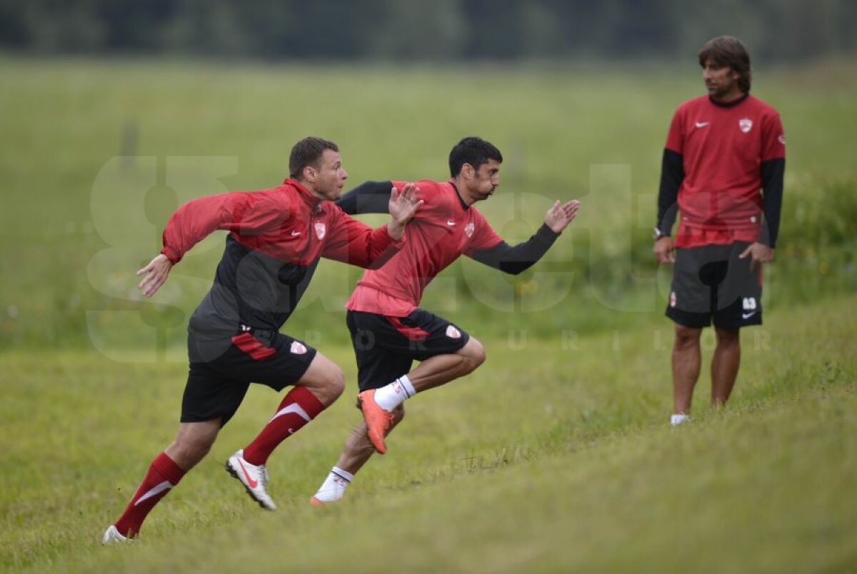 FOTO Sus, spre titlu » Dinamoviştii au servit serii de pante la antrenamentul de azi