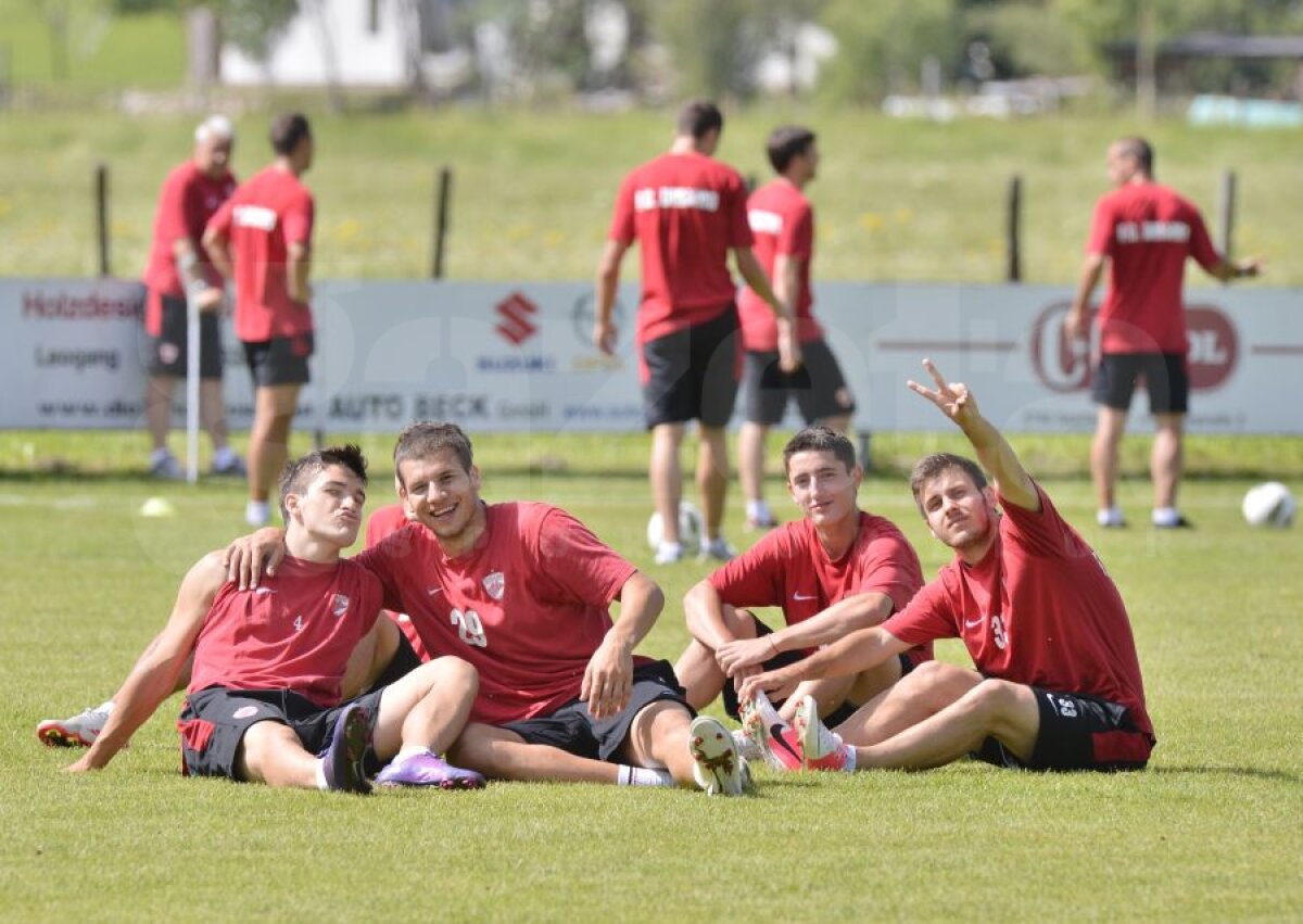 FOTO Vă pupă Cosmin :D » Matei şi ceilalţi dinamovişti, bine dispuşi înainte de amicalul cu Şahtior
