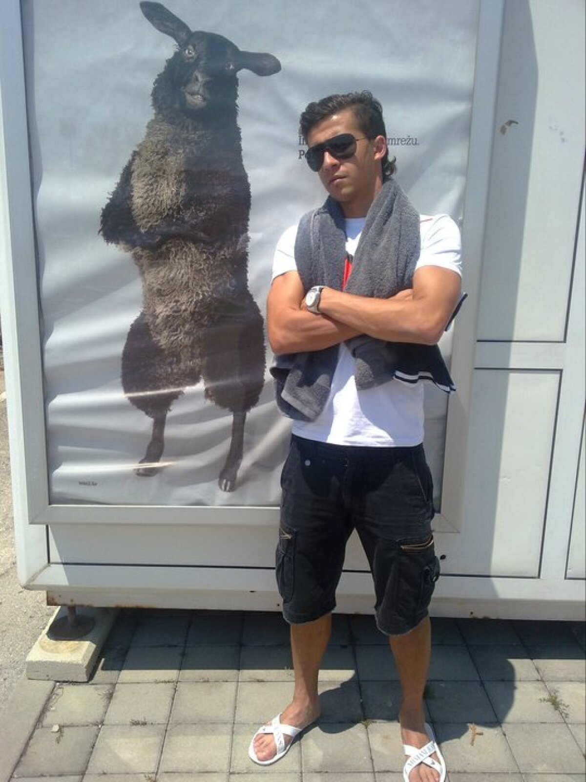 Georgievski a presimţit că va veni la Steaua :) Ce poză şi-a făcut fundaşul!