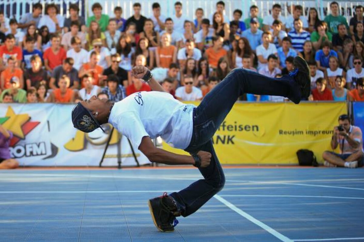 Sport Arena Streetball la turaţie maximă! Plus, artă, forţă şi echilibru cu Xtreme Brothers!
