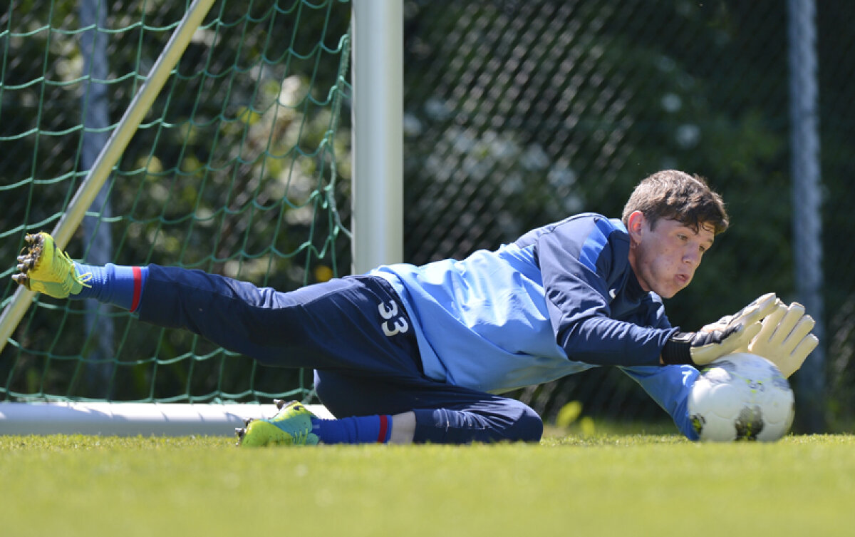 Gigi parodiat în cantonamentul Stelei :) » Ciuculescu îl imită perfect pe patronul din Ghencea