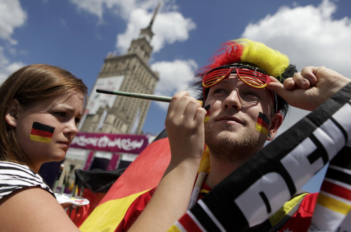 VIDEO ŞI FOTO  Italia bate Germania cu 2-1 şi joacă duminică finala cu Spania. Balotelli a făcut ”dubla”